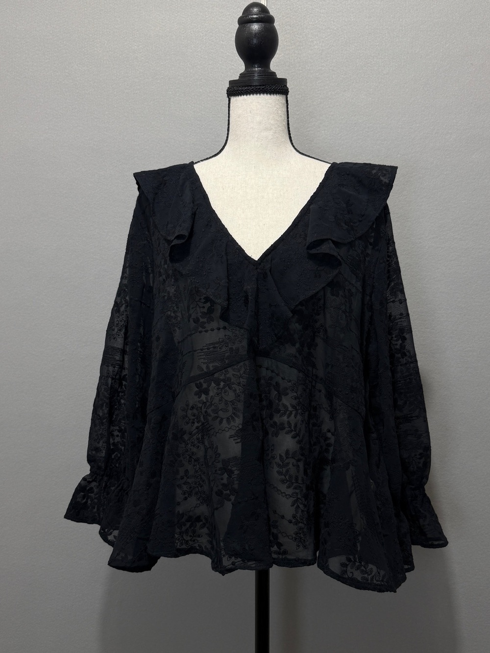 Lands’ End L Blouse Dark Navy-Black Bell Sleeve Lace Sheer Embroidered Romantic